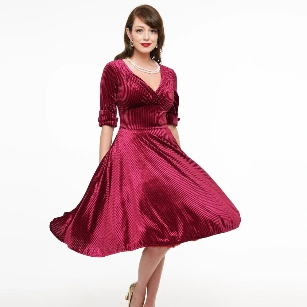 NWOT Unique Vintage 1950s Emerald Velvet Delores Swing Dress